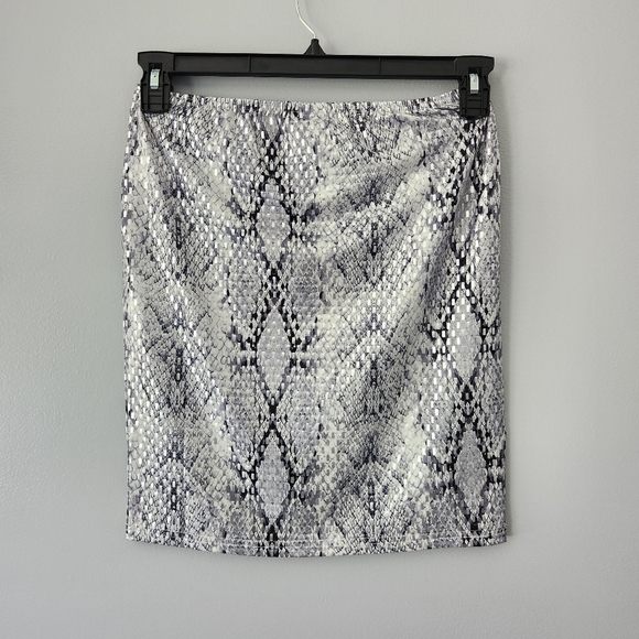 LASCANA Gray Foil Snake-Print Miniskirt Size 6 NWT - Picture 8 of 14